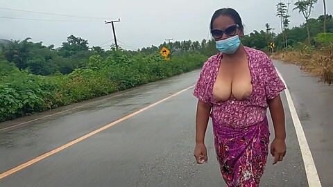 Hot Aunty Boobs Show In The Midst Of Beautiful Nature