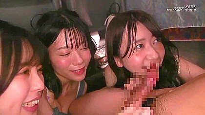 [sdmua-042] [cheating Harem Ntr] 3 Of Her Girlfriends On The Night Bus On The Way Home From A Festival I Attended In Place Of Her Niigata To Shinjuku P5