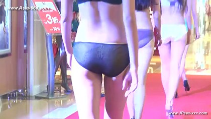 Chinese model in sexy lingerie show.27