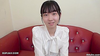 処女喪失発育途中の剛毛未処理陰毛の身体に人生初の初体験 大人に騙され生挿